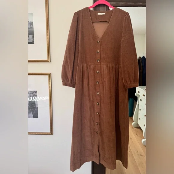 Elegant Brown Long Sleeve Dress - Picture 2 of 4